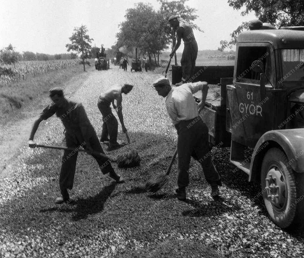 A szerző válogatása - Útépítés Győr-Pápa-Városlőd között