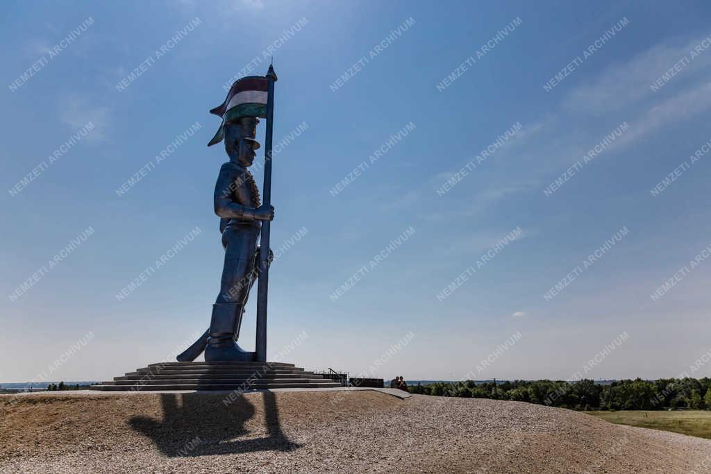 Köztéri szobor - Pákozd - Miskahuszár