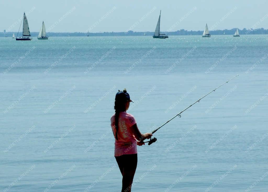Életkép - Balatonfüred - Fiatal horgász a Balatonnál