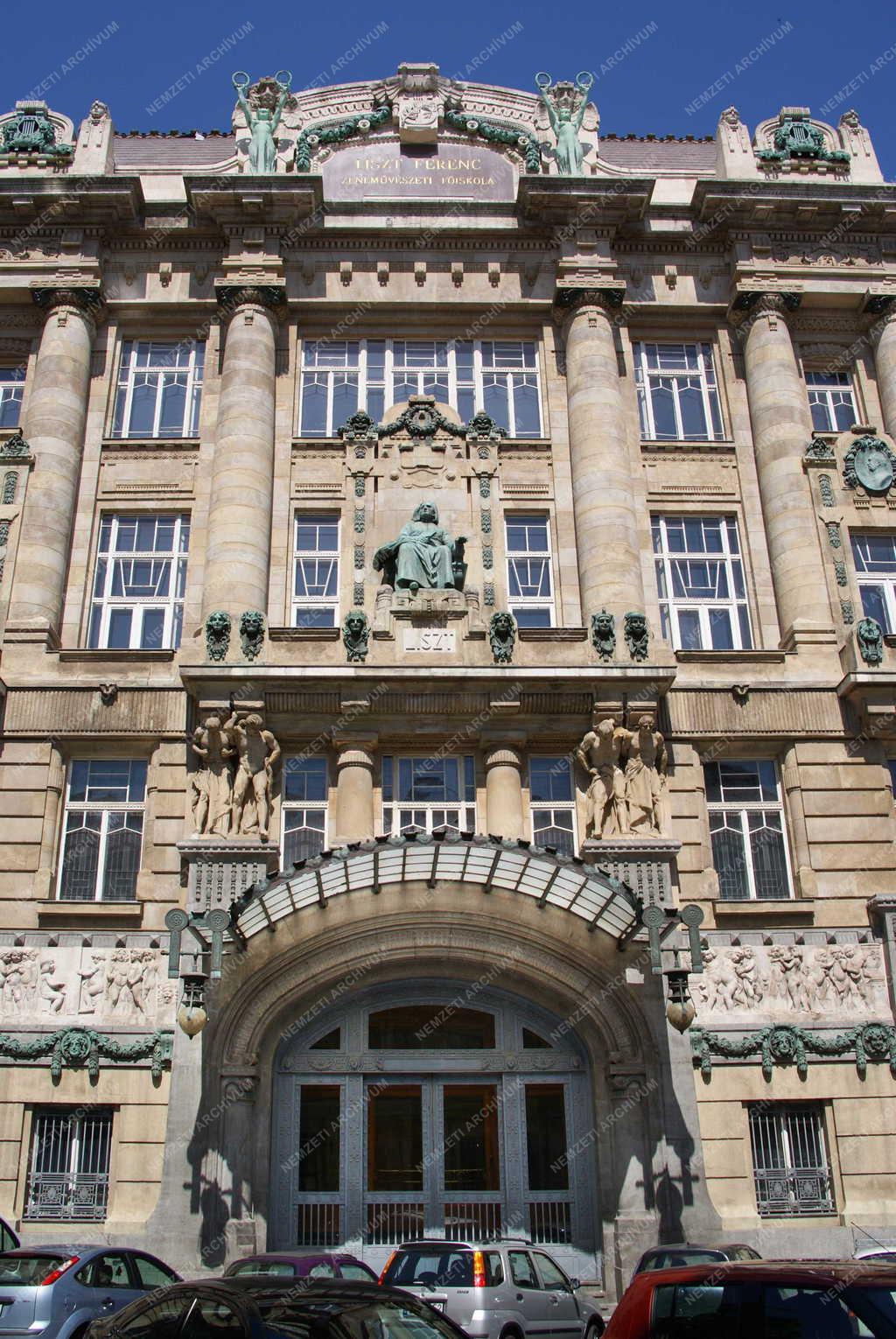 Budapest - Középület
