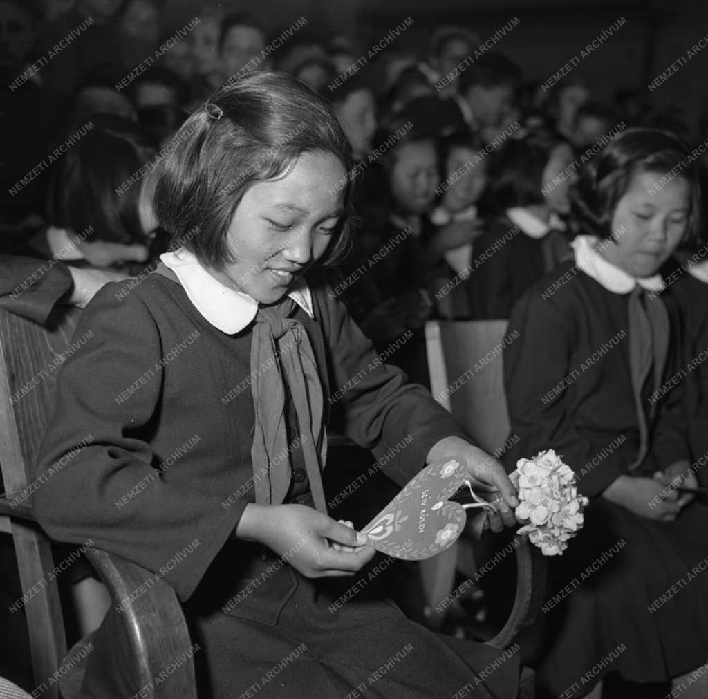 Oktatás - Koreai gyermekek látogatása a Soroksári úttörőknél 