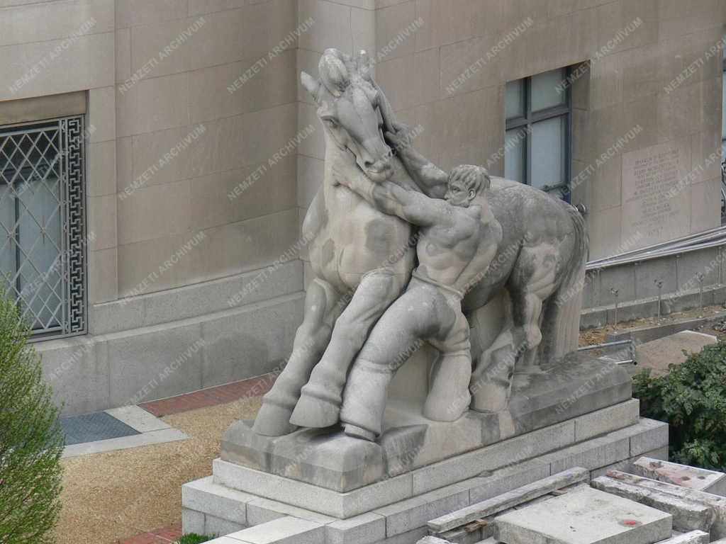 Városok - Washington - A kereskedelmet irányító férfi szobra