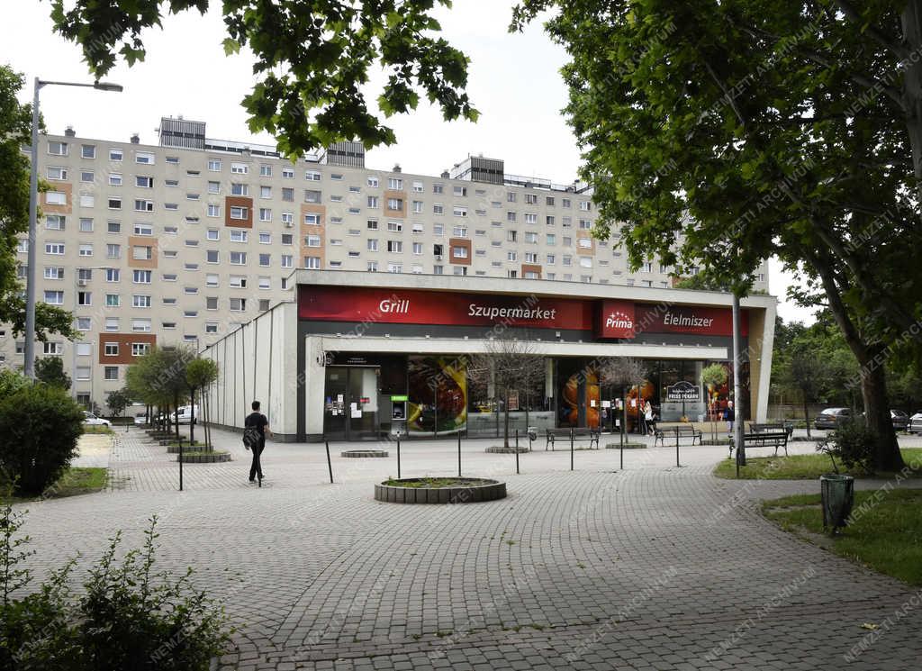 Városkép - Budapest - 50 éves Újpalota