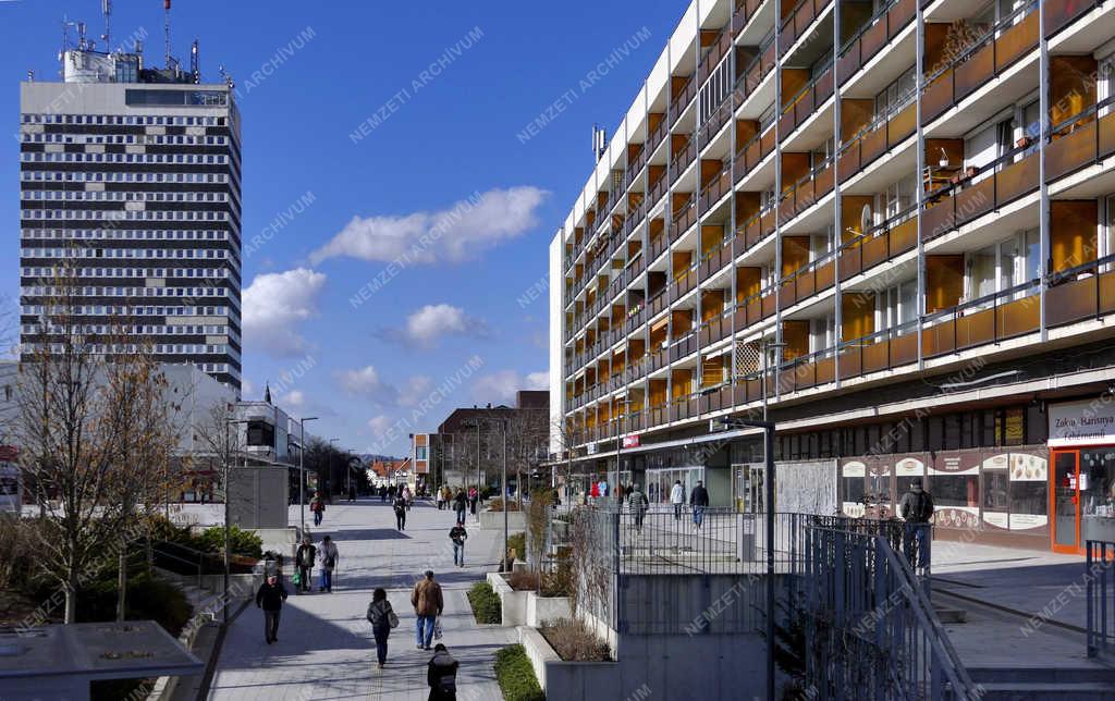 Városkép - Veszprém - A hetvenes évek épületei