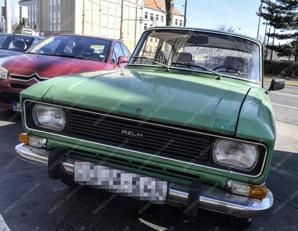 Közlekedés - Budapest - AZLK személyautó