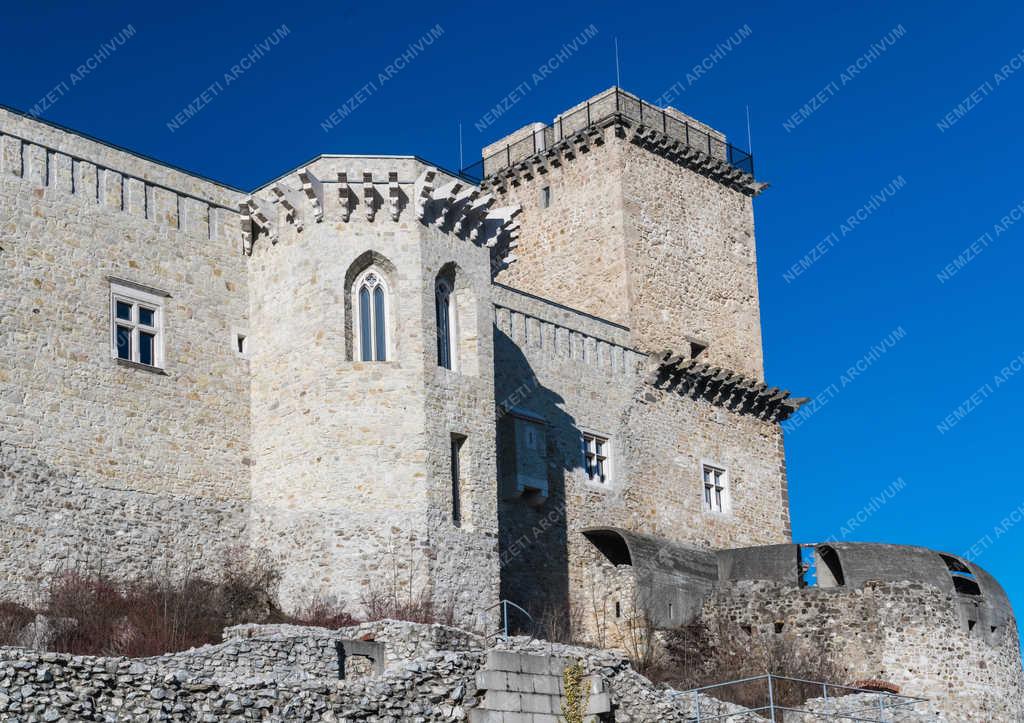 Műemlék épület - Miskolc - Diósgyőri vár