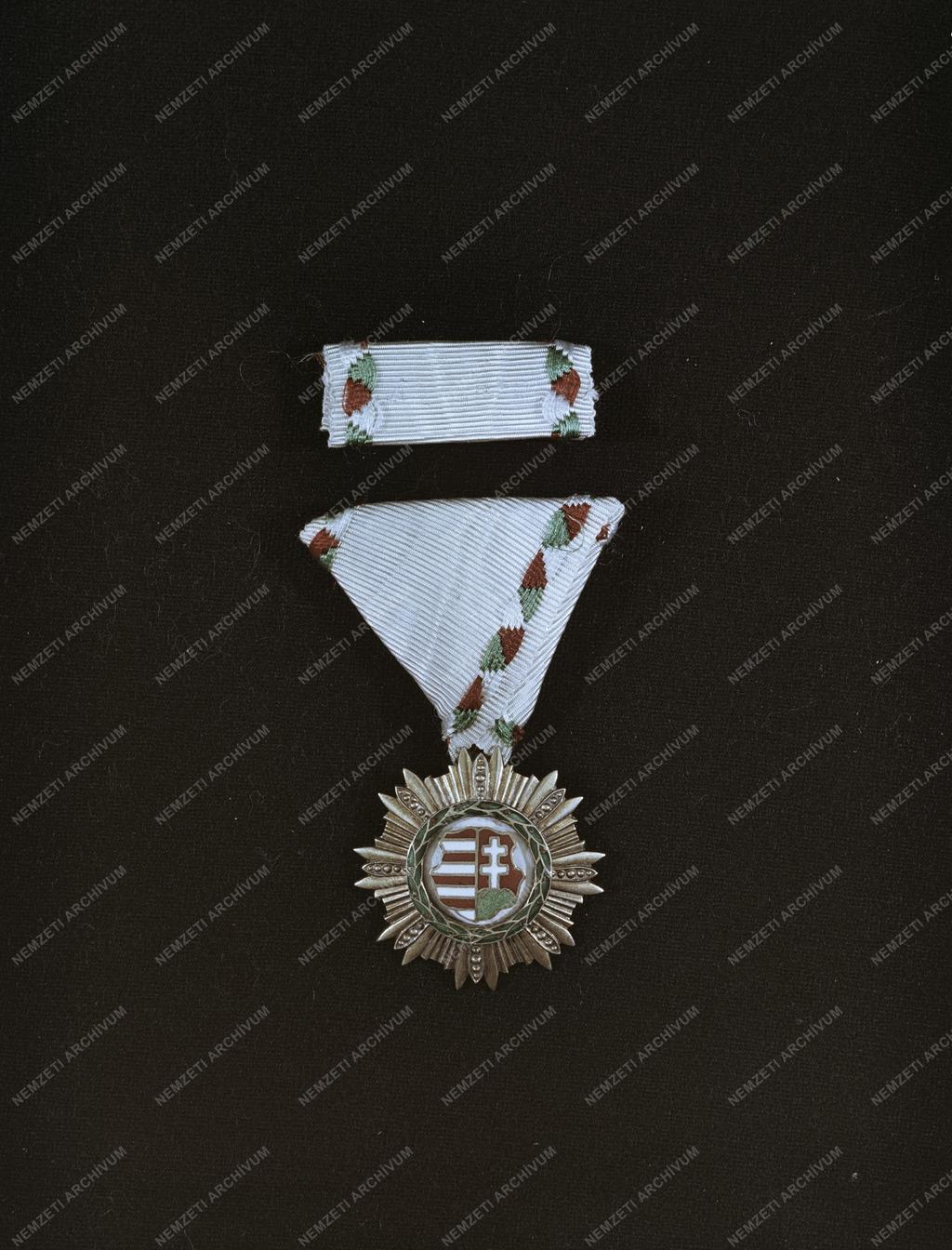 Kitüntetés - Kossuth-érdemrend