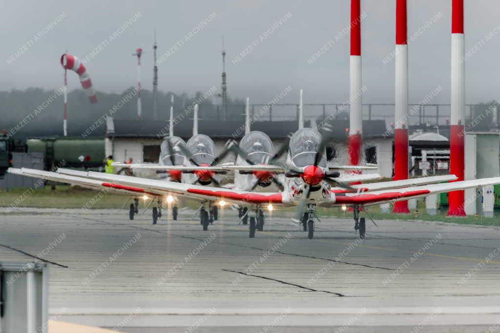 Fegyveres erők - Szórakozás - Kecskeméti Nemzetközi Repülőnap és Haditechnikai Bemutató