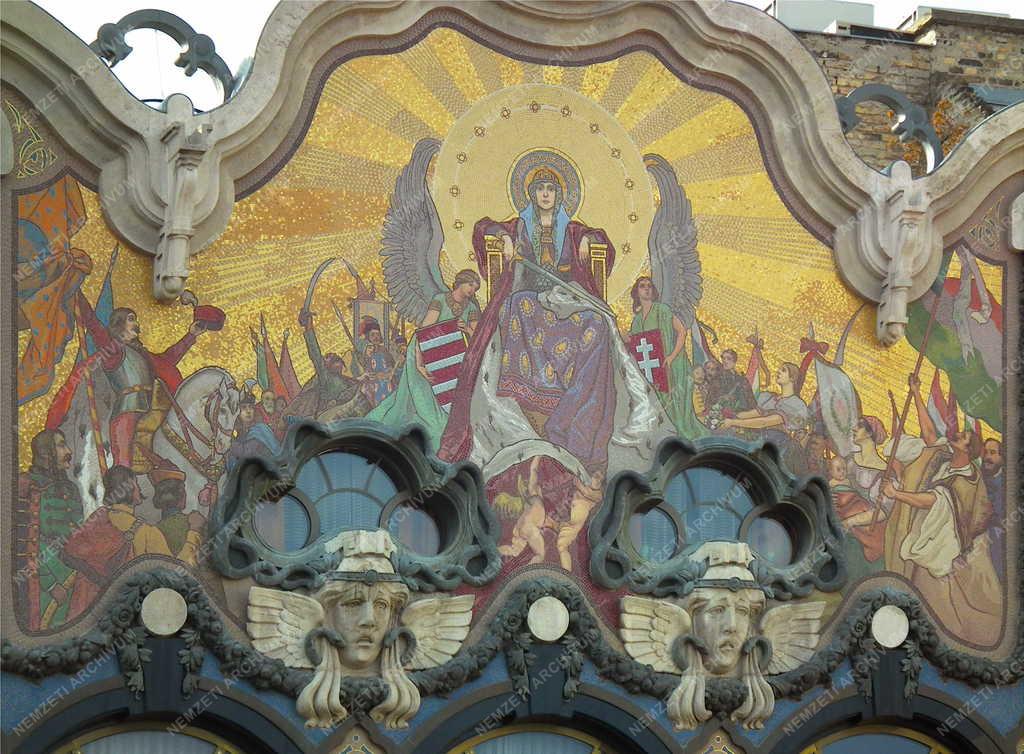 Műalkotás - Budapest - A Török-bankház oromzati mozaikképe