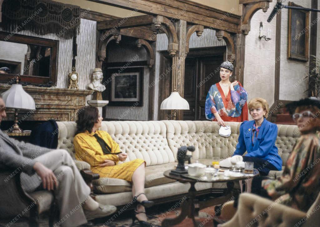 Kultúra - TV-film - Földi kacaj