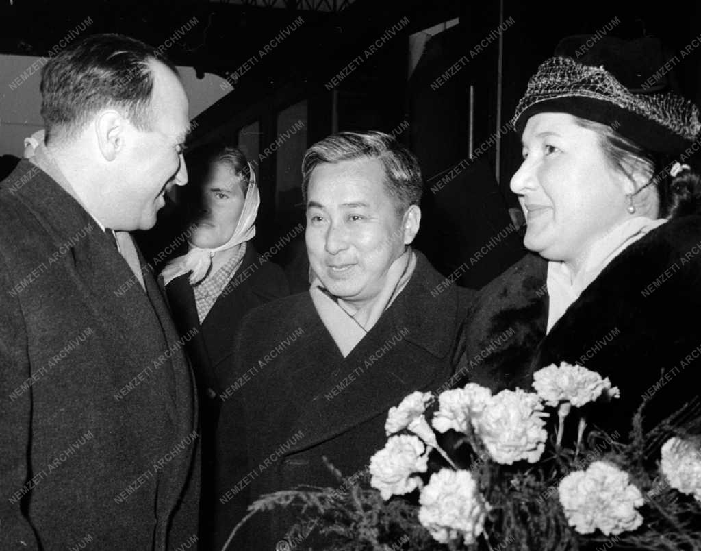 Diplomácia - Az új koreai követ érkezése