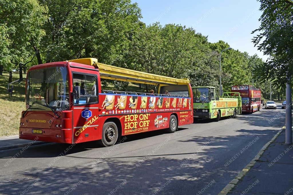Turizmus - Budapest - Hop on Hop off autóbuszok