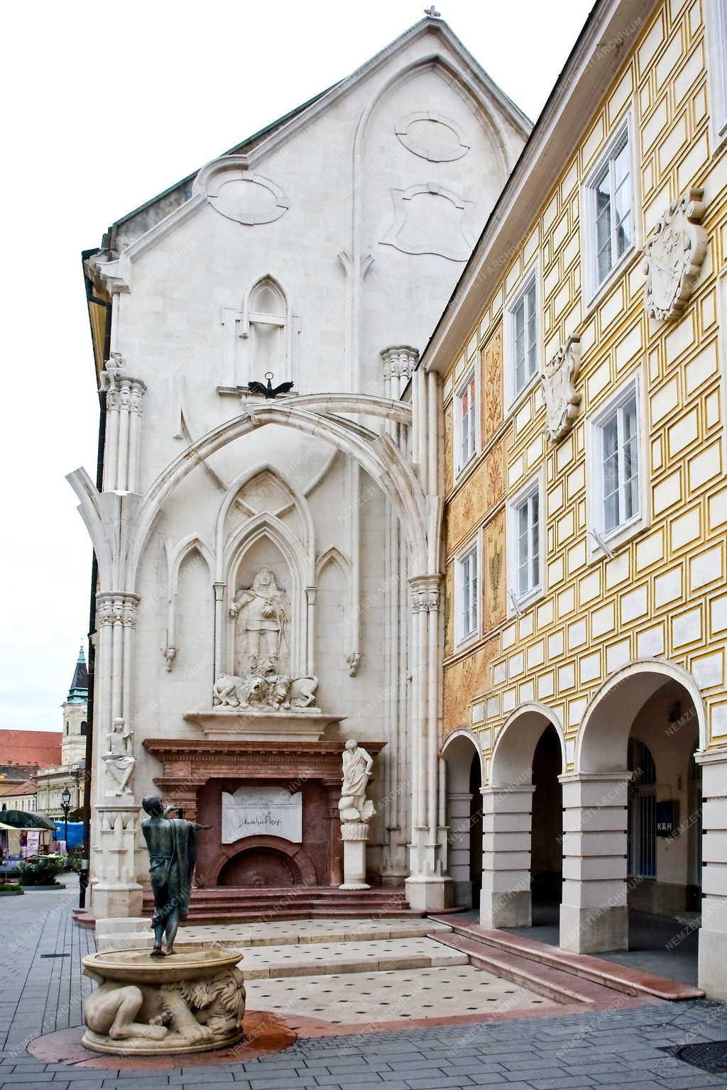 Műalkotás - Székesfehérvár - Mátyás király emlékműve