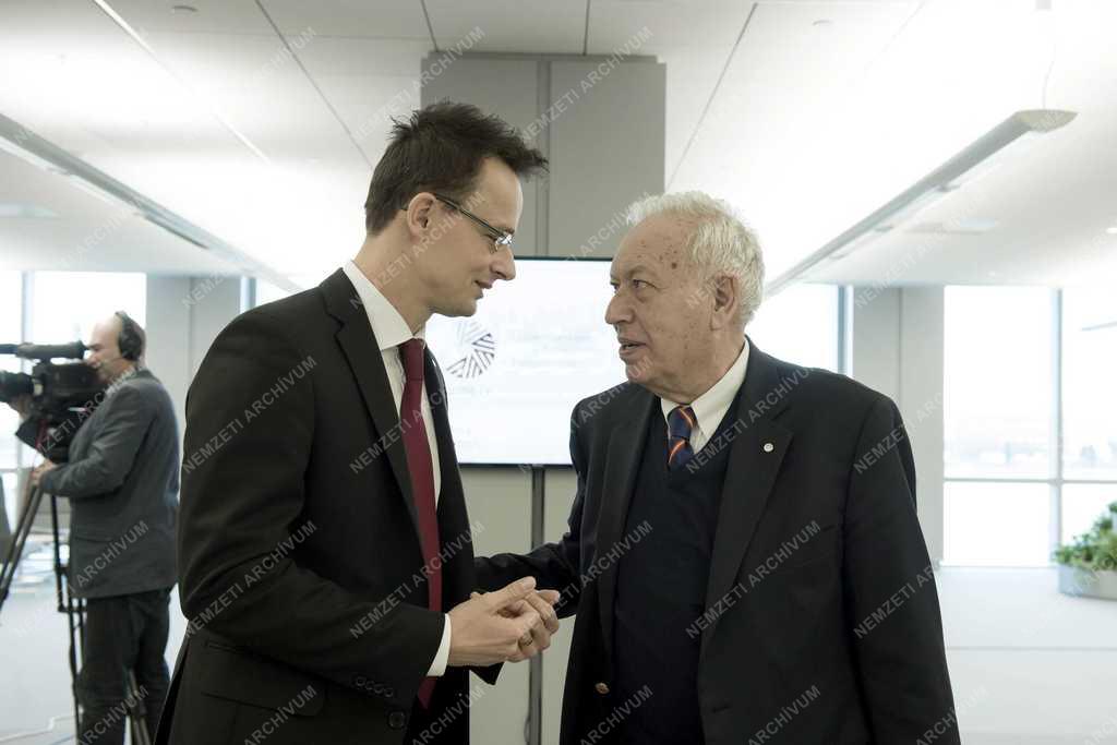 Szijjártó Péter külgazdasági és külügyminiszter Rigában