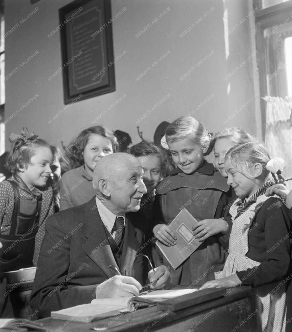Évforduló - Száz éves a Lovag utcai Általános Leányiskola