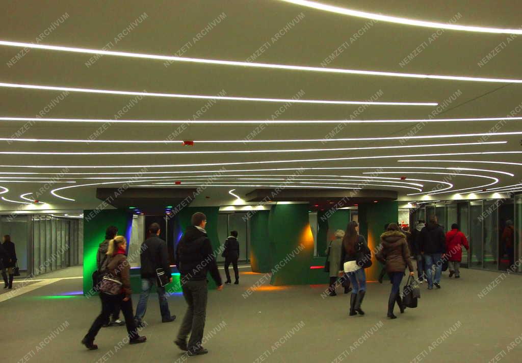 Közlekedés - Budapest - Gyalogos aluljáró a Ferenciek terén