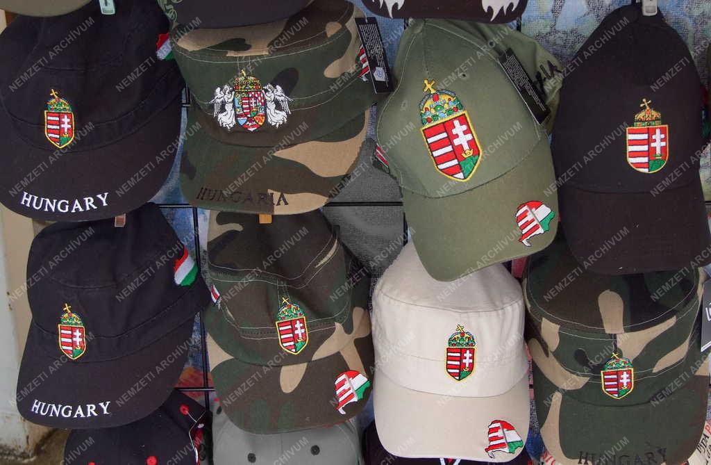 Kereskedelem - Siófok - Sportsapkák a butikban