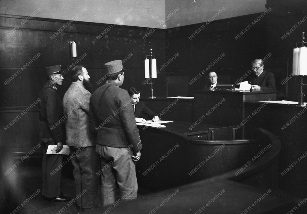 Történelem - Matuska Szilveszter, a biatorbágyi merénylet elkövetője a bíróság előtt