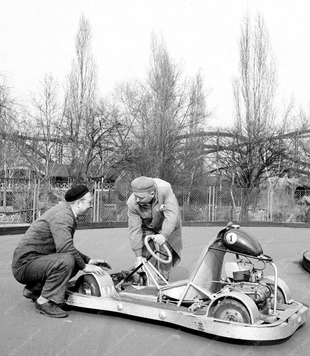 Sórakozás - Gokart-kocsik a Vidámparkban