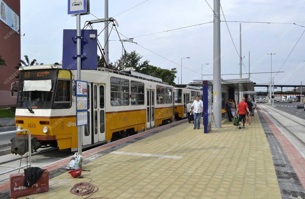 Közlekedés - Budapest - Felújított villamosvonal