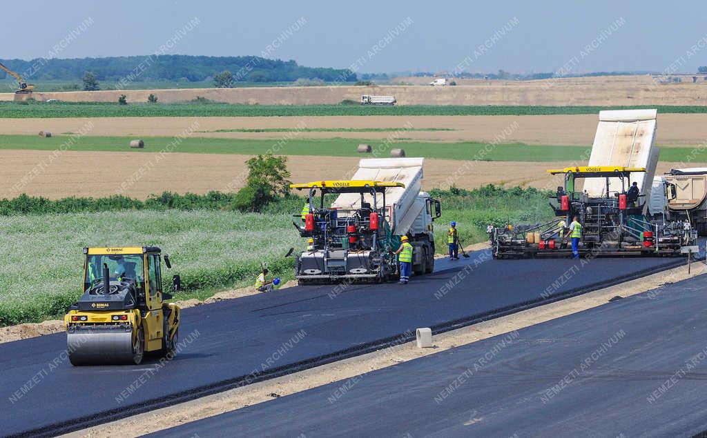 Közlekedés - Derecske - Az M35-ös autópálya építése
