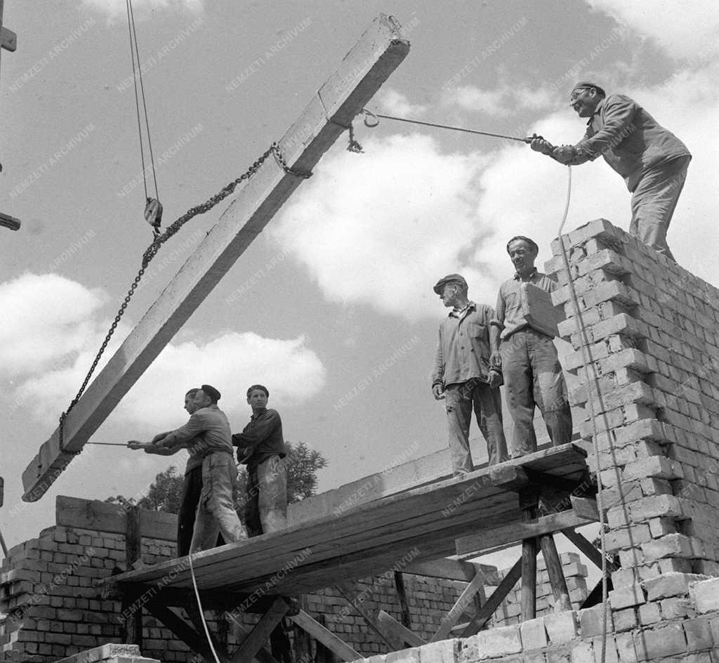 A szerző válogatása - Családiház építkezések a Nap-hegyen