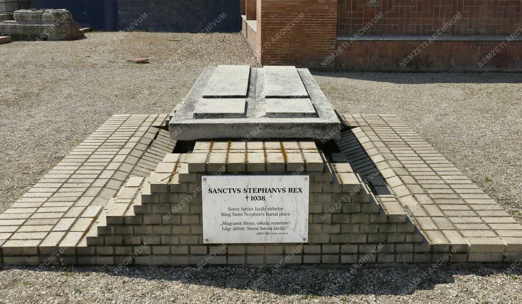 Városkép - Székesfehérvár - Középkori Romkert - Nemzeti Emlékhely