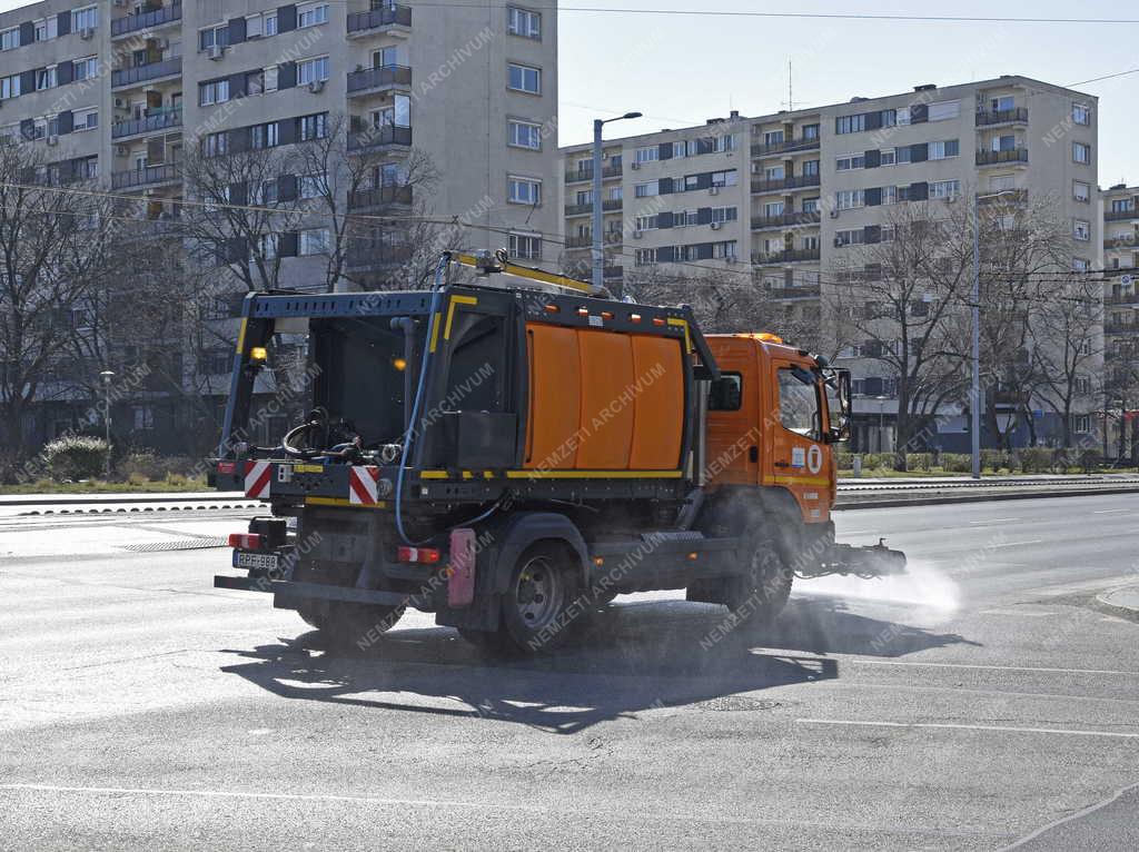 Szolgáltatás - Budapest - Locsolóautó