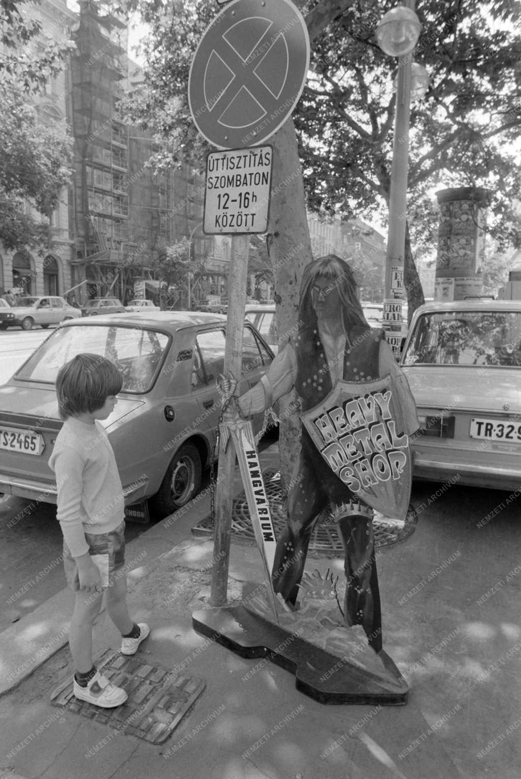Városkép - Belvárosi életkép