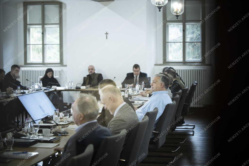 Elkezdődött a soproni stratégiai kormányülés