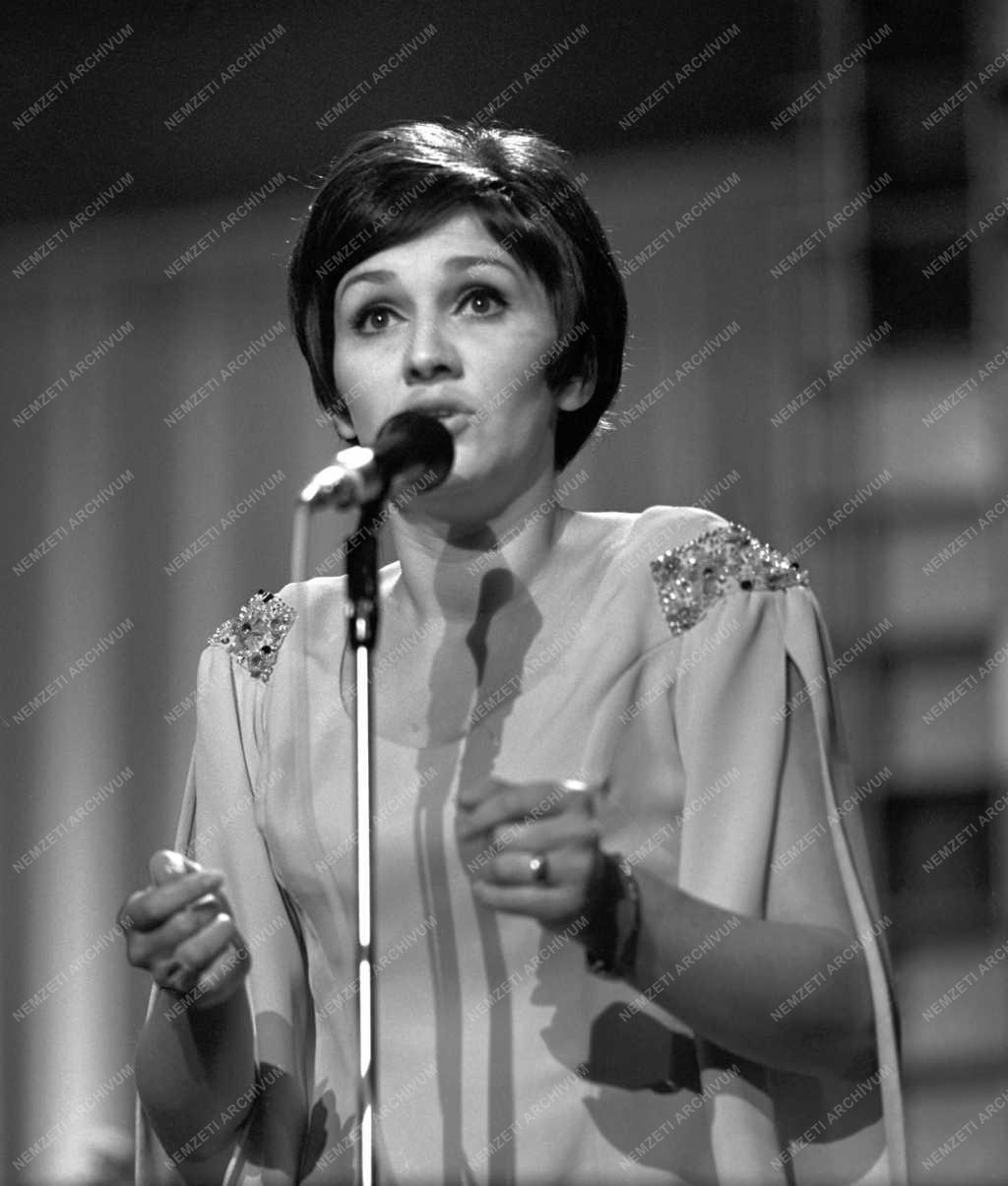 Táncdalfesztivál 1968. A Madách Színházban megkezdődtek a Táncdalfesztivál elődöntői.