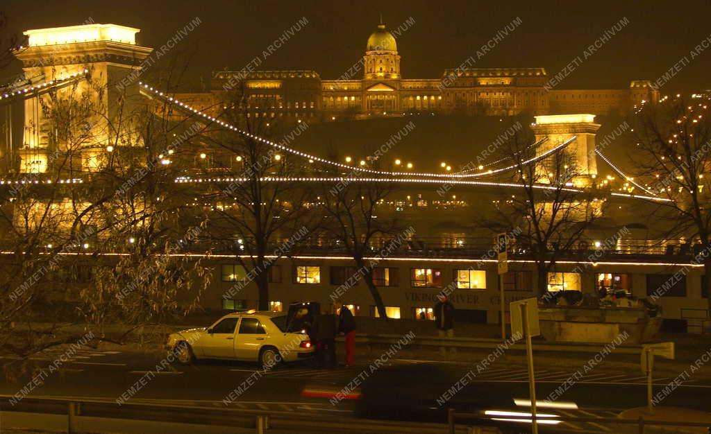 Budapest - Közlekedés - Esti panoráma - Lánchíd