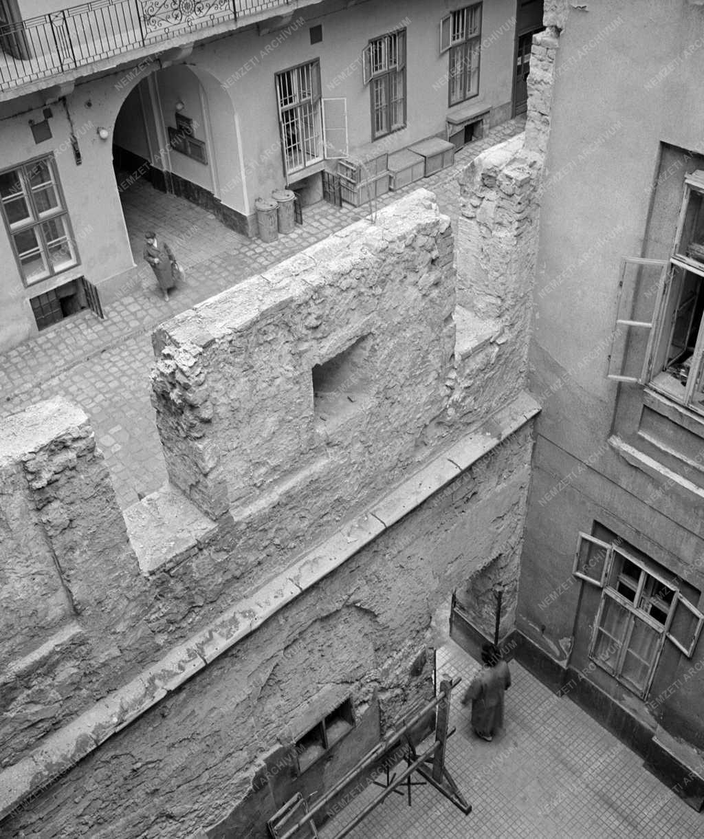 Városkép - Budapest - Belvárosi ház udvara