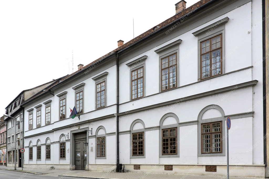 Épület - Pápa - A Járásbíróság épülete