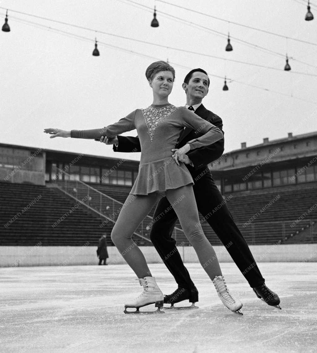 Sport - Műkorcsolya-verseny