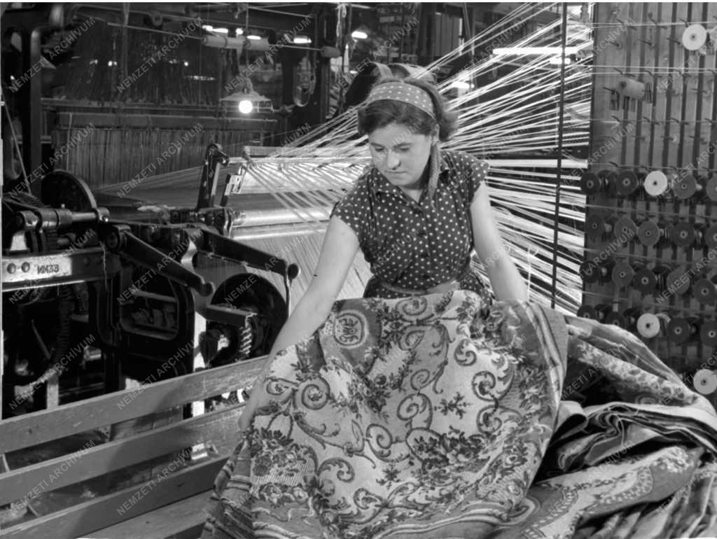 Gazdaság - Áruszállítás a Kőszegi Textilművekben