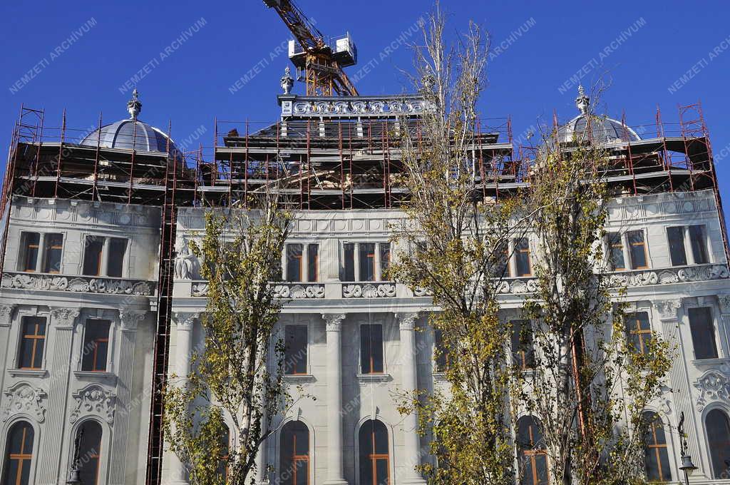 Műemlékvédelem - Budapest - Megújul az Adria -palota