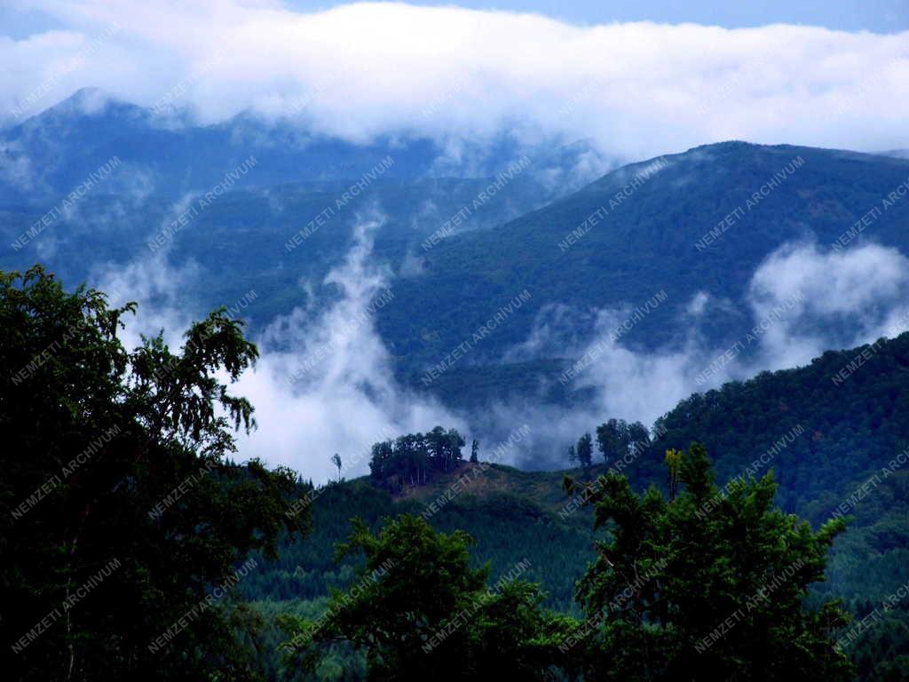 Természet - Felhők a Mátra völgyében