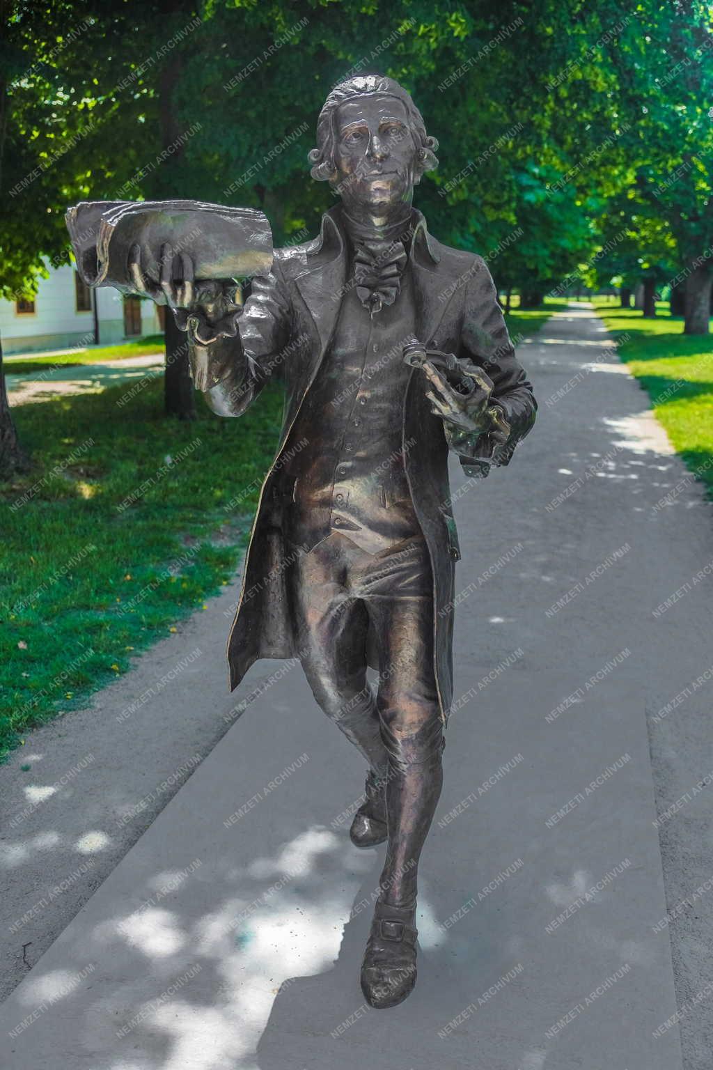 Szobrászat - Fertőd - Joseph Haydn szobra