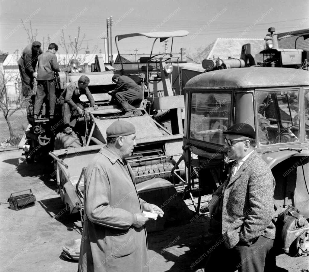 Mezőgazdaság - Dunaföldvári Termelőszövetkezetek Közös Vállakozásainak Központi Gépműhelye