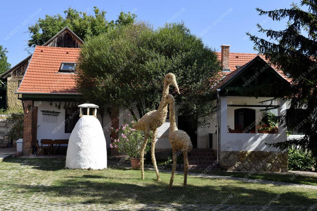 Vendéglátás - Falusi turizmus - Natúra Panzió és Apartmanház Orfűn