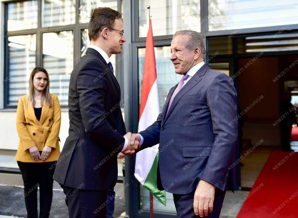 Szijjártó Péter Koszovóban