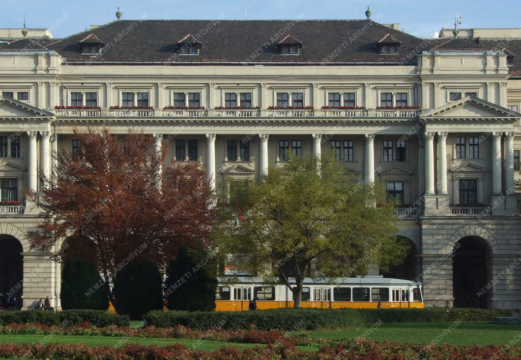 Városkép - Budapest - A Kossuth tér részlete