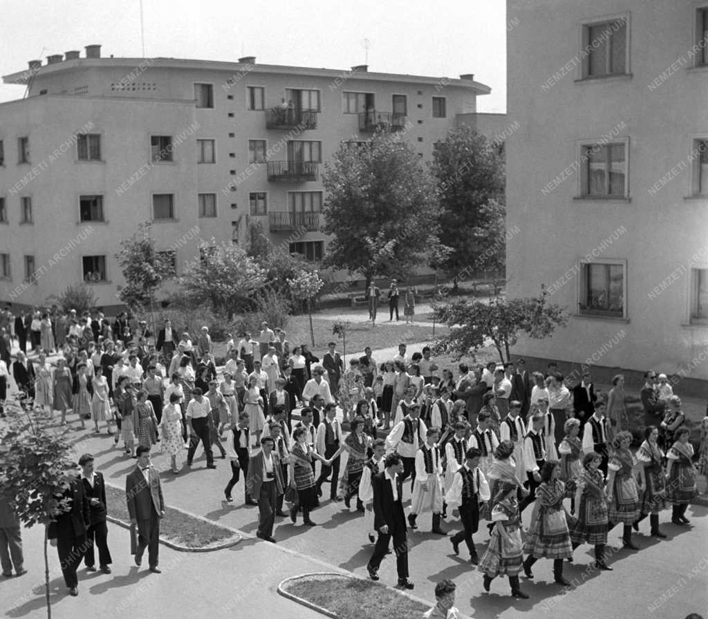 Kultúra - Évforduló - Sztálinvárosi táncfesztivál