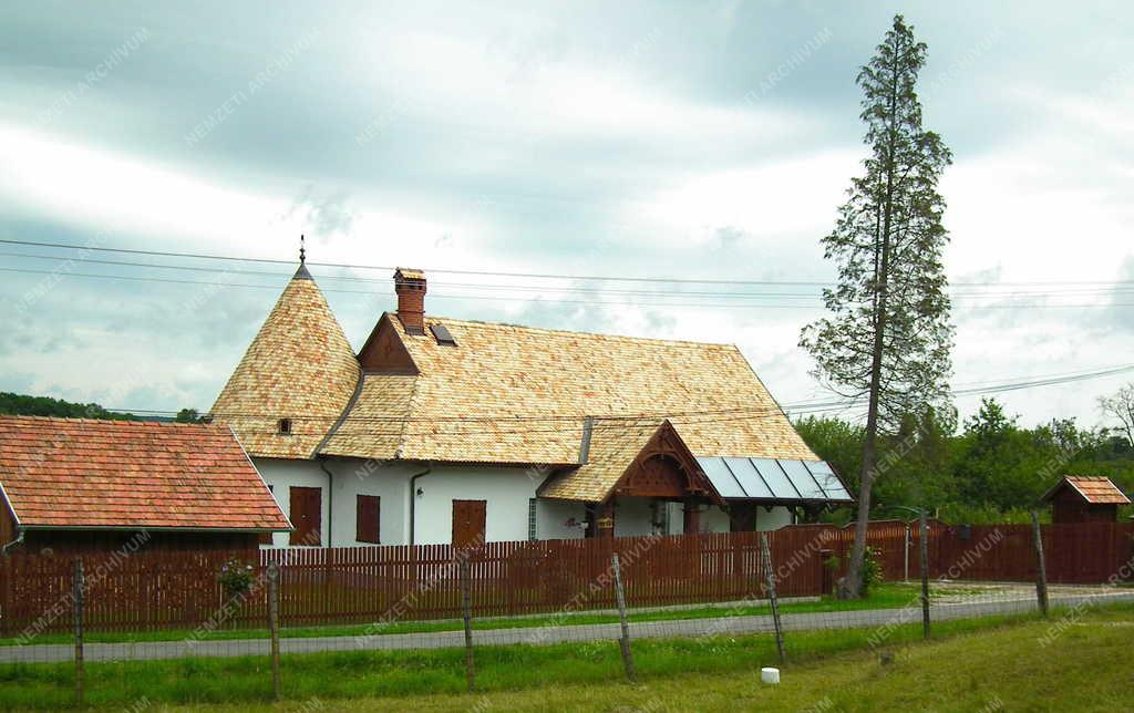 Épület - Magyarföld - Tornyos lakóház