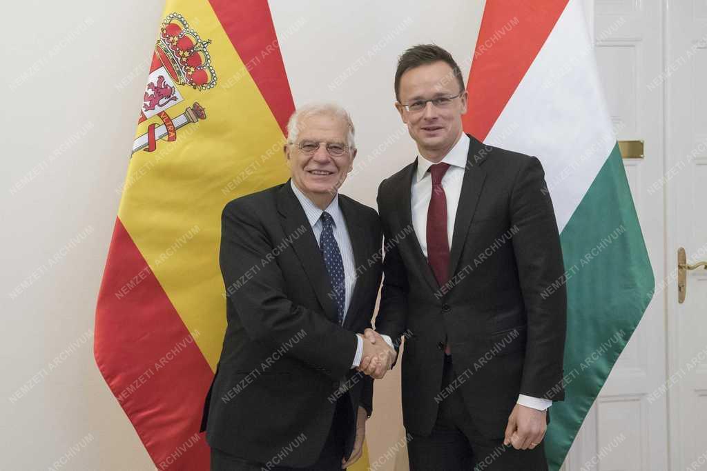 Szijjártó Péter fogadta a spanyol külügyminisztert 