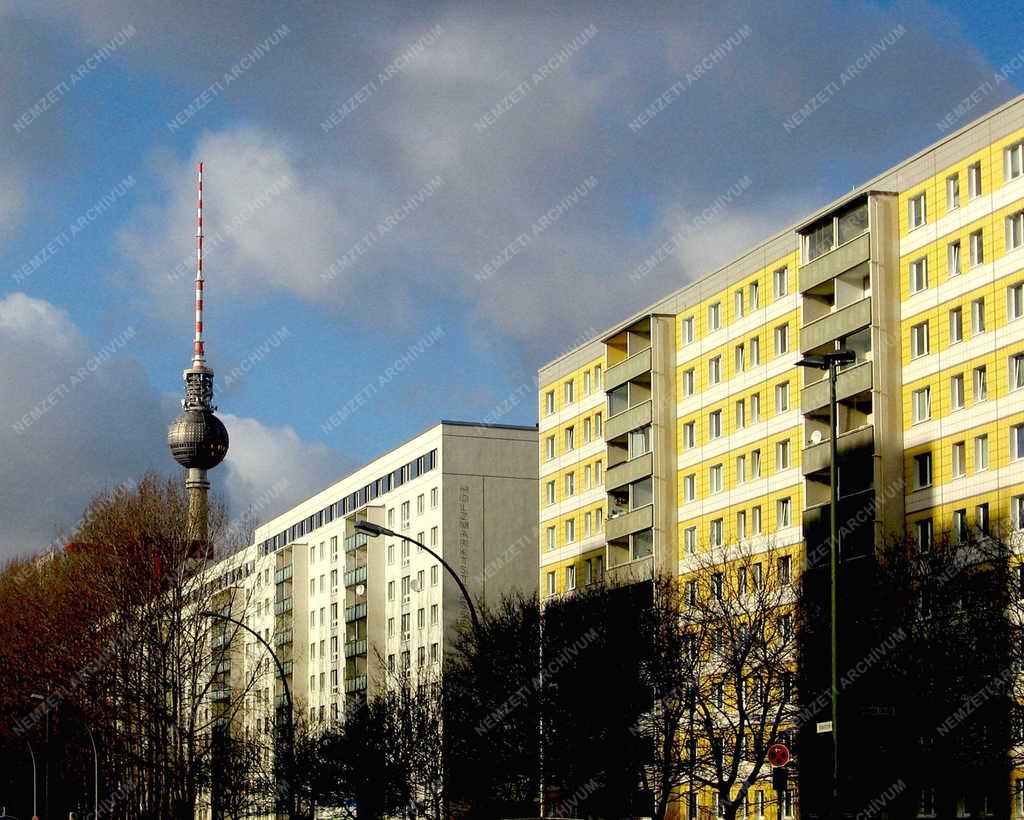 Városkép - Csempézett lakóépültek 