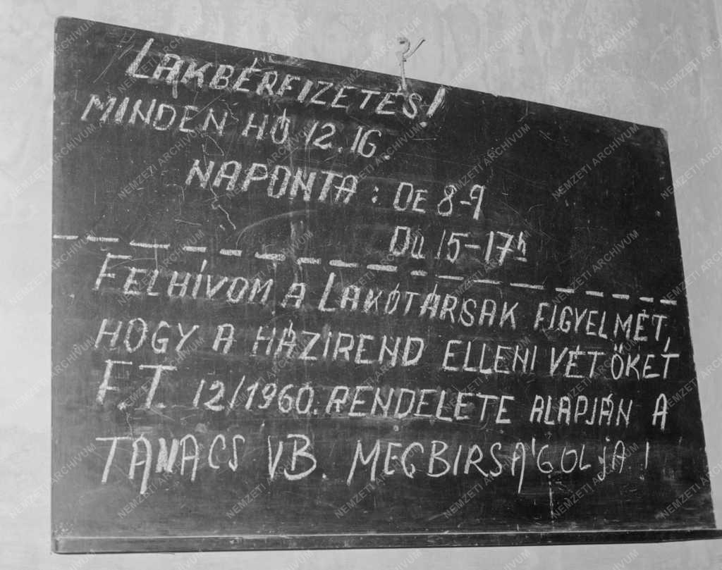 Életkép - Lakbérfizetésről informáló tábla