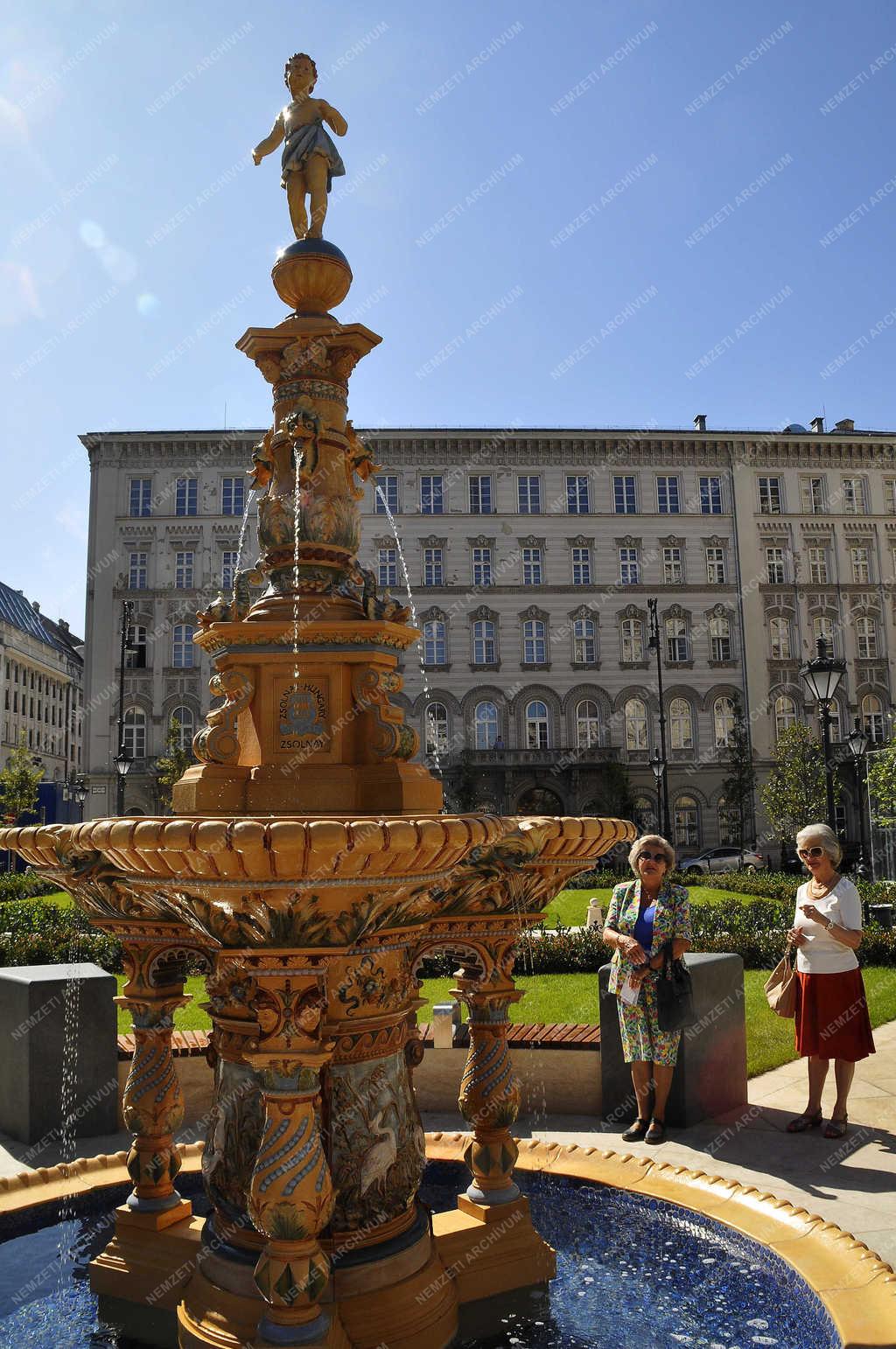 Művészet - Budapest - Díszkutak a felújított József nádor téren