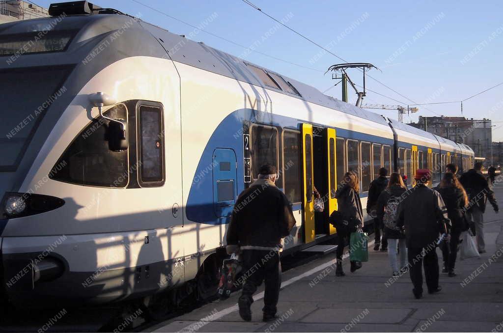 Közlekedés - Budapest - A MÁV modern személyvonata